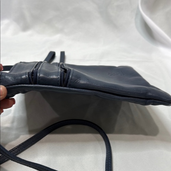 Vera Pelle Navy Blue Genuine Leather Crossbody Bag with Zippered Pockets - Picture 12 of 15